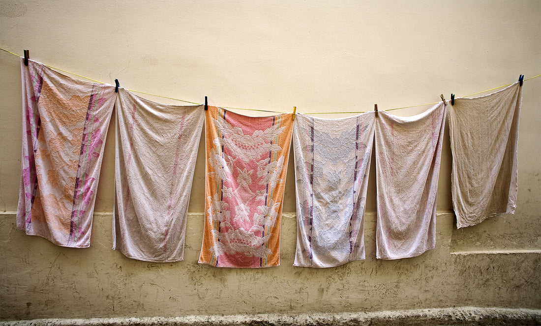 خمسة أخطاء تتسبب في إتلاف فوط الحمام